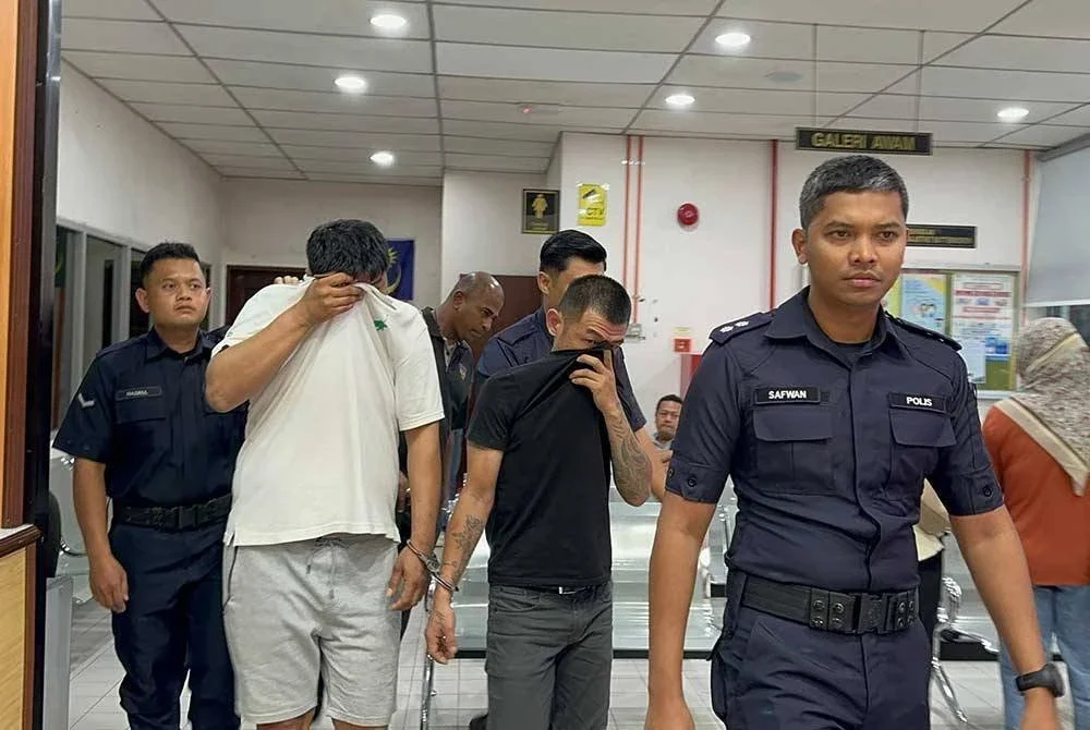 Kedua-dua tertuduh ketika dibawa ke Mahkamah Butterworth, pada Jumaat.