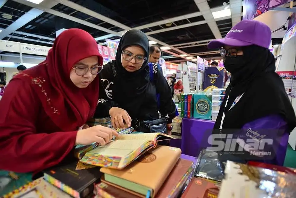 Pelbagai naskah al-Quran boleh didapati di reruai Karangkraf sempena PBAKL 2025 sehingga Ahad ini. FOTO SINAR HARIAN/ ASRIL ASWANDI SHUKOR