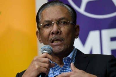 Ab Ghani bercakap pada sidang media selepas mesyuarat bersama Persatuan Bola Sepak Negeri (FA) dan Kelab Bola Sepak (FC) di Wisma FAM pada Jumaat. Foto Bernama