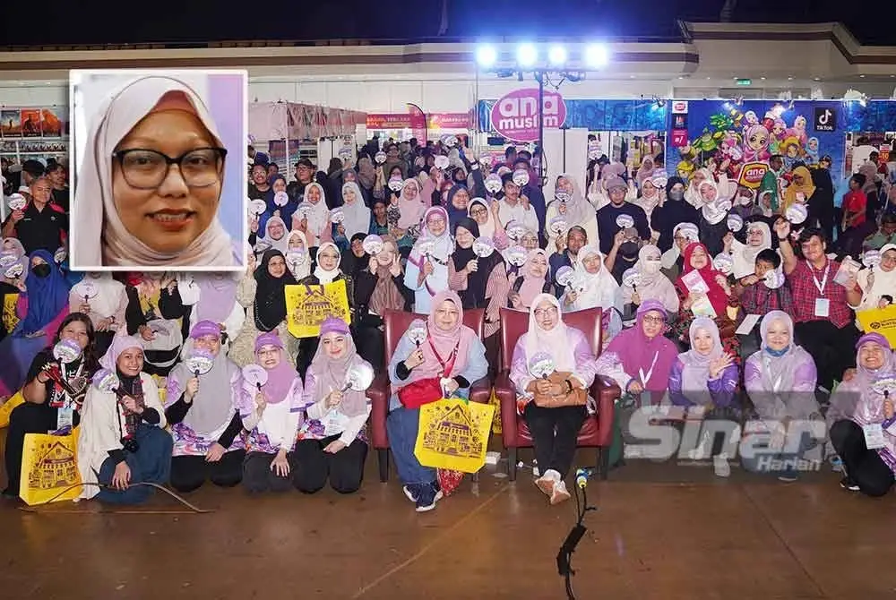 Program penjenamaan semula Alaf21 kepada Novel Karangkraf di Program stayKsyen, Pentas Dunia Buku di World Trade Centre (WTC) Kuala Lumpur, pada Sabtu. - FOTO: SINAR HARIAN/ROSLI TALIB (Gambar kecil: Firdaus Hussamuddin)