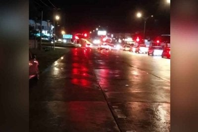 Lokasi kemalangan melibatkan pejalan kaki dan dua kenderaan di Batu 4, Jalan Utara, Sandakan.