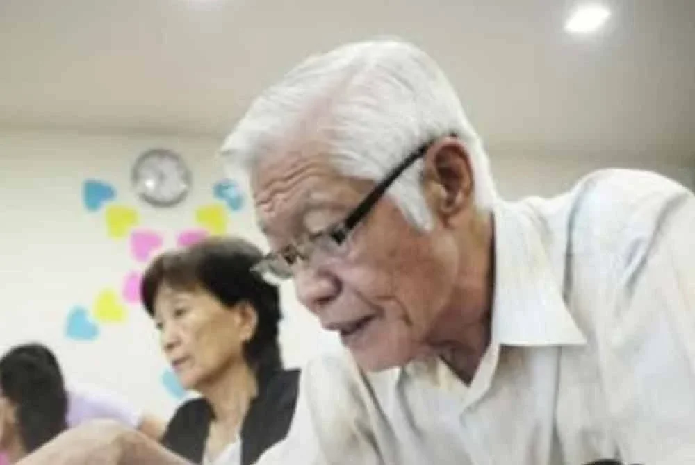 Kenaikan had umur bersara akan membantu memastikan produktiviti berterusan. Gambar hiasan