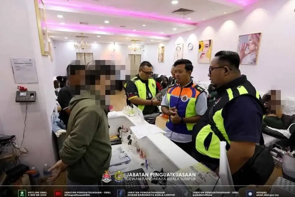 Tindakan yang diambil melalui operasi KL Strike Force itu susulan aduan diterima daripada orang ramai. Foto DBKL