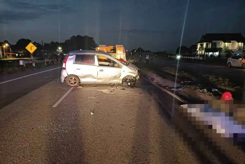 Keadaan kenderaan dinaiki mangsa yang terbabas dalam nahas jalan raya awal pagi Ahad.