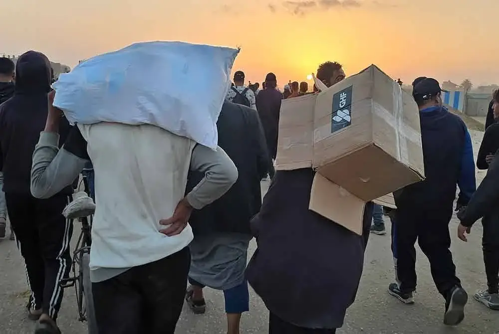 Penduduk Gaza terpaksa pulang dengan kotak kosong selepas kekecohan tercetus di pusat agihan bantuan di Rafah pada Ahad.