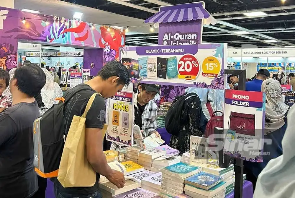 Suasana reruai GBK di Pesta Buku Antarabangsa Kuala Lumpur (PBAKL) dengan konsep hiasan ‘Garden of Knowledge’.