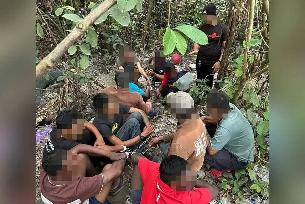 Antara individu yang ditahan menerusi Op Sarang di Sungai Buloh, pada Sabtu.