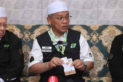 Mohd Na’im menunjukkan kad Nusuk yang perlu sentiasa dibawa jemaah haji susulan pemeriksaan ketat dilaksanakan pihak berkuasa Arab Saudi.