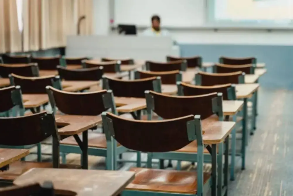 Seorang murid lelaki berusia 10 tahun maut selepas dipukul guru besar dalam perhimpunan pagi di Pakistan. Foto Agensi 