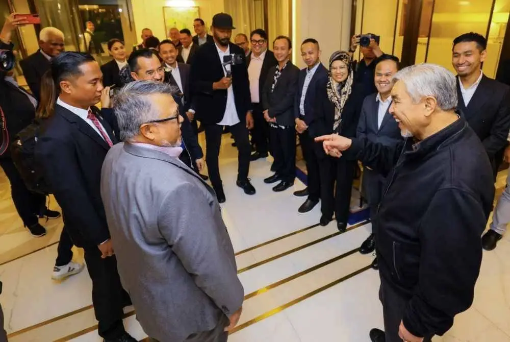 Ahmad Zahid tiba di UK pada Ahad bagi memulakan lawatan kerja empat hari. Foto Facebook Zahid Hamidi