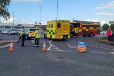 Pihak polis telah mengepung kawasan di sekitar pusat beli-belah dan menasihatkan orang ramai agar tidak menyebarkan rakaman kejadian di media sosial. - Foto X/@TheNewsTrending