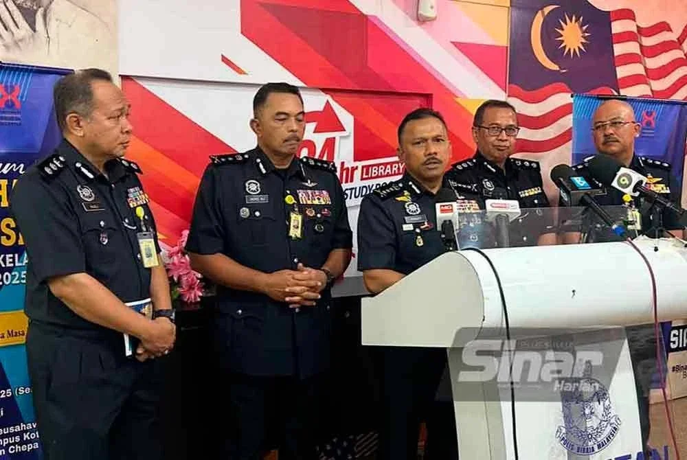 Mohd Yusoff (tengah) yang bercakap kepada pemberita. FOTO SINAR HARIAN - ADILA SHARINNI WAHID