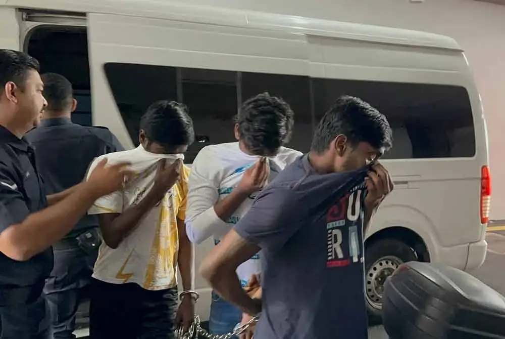 Ketiga-tiga tertuduh ketika dibawa ke Mahkamah Butterworth pada Selasa.