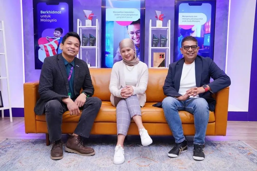 Dari kiri: Fadrizul, Hildah dan Kaushik antara teraju penting bank digital pertama di Malaysia, GXBank.