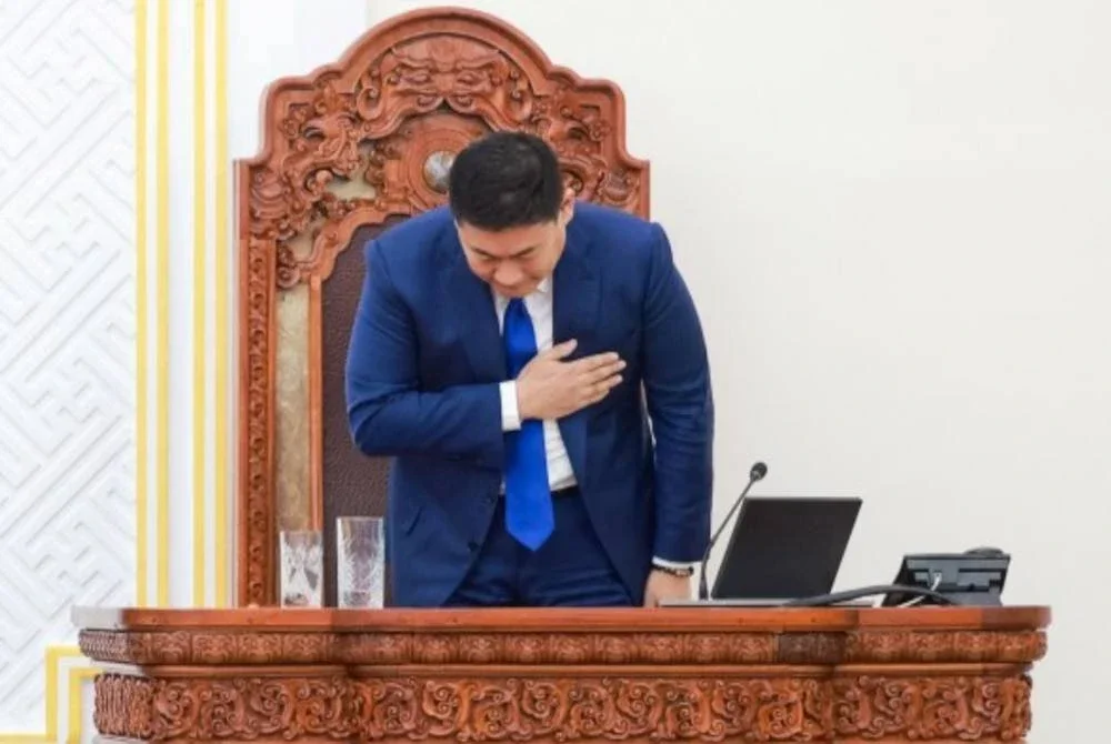 Perdana Menteri Mongolia, Luvsannamsrain Oyun-Erdene meletakkan jawatan susulan protes antirasuah.