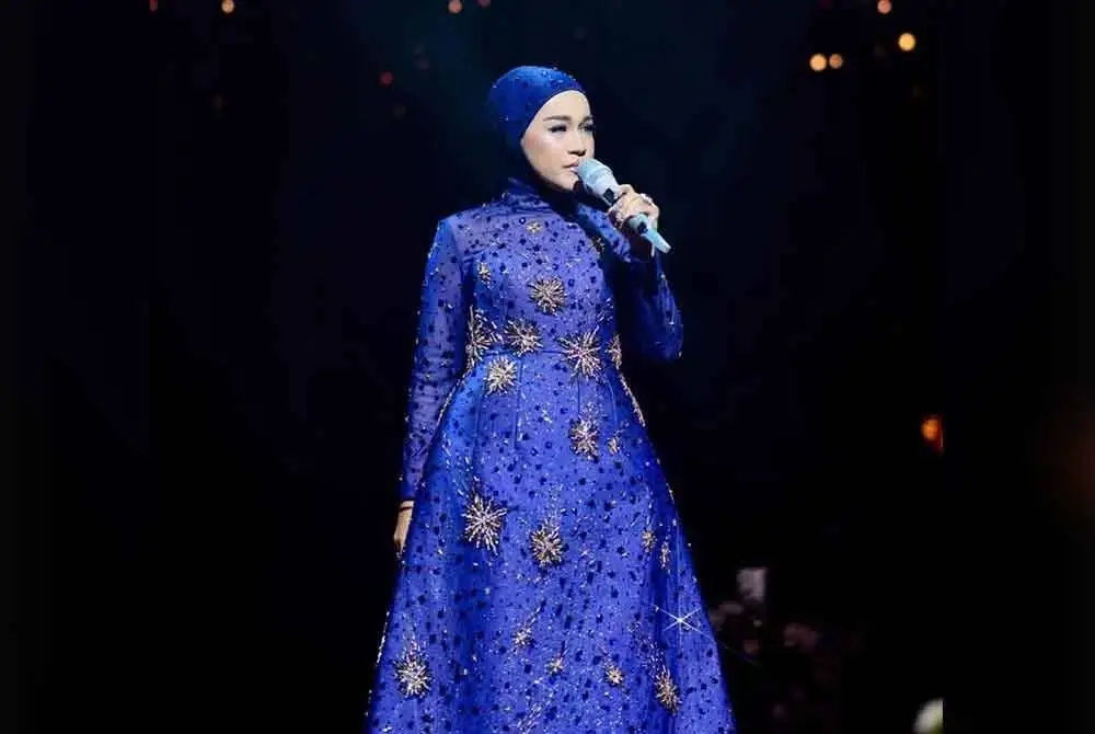 Peminat menyangka Ernie hamil ketika konsert di Singapura Sabtu lalu.