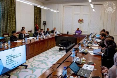 Anwar mempengerusikan mesyuarat Jawatankuasa Khas Tatakelola Kabinet di Putrajaya pada Selasa. Foto Pejabat Perdana Menteri