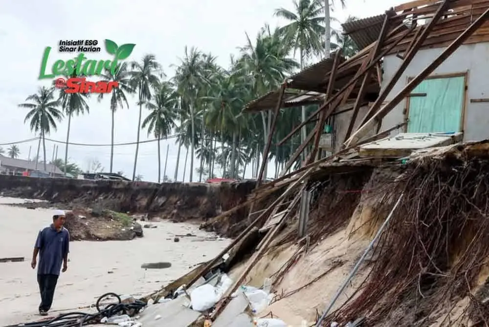 Keadaan hakisan pantai yang semakin meruncing di Kampung Tanjung, Batu Rakit, Kuala Nerus ekoran dibadai ombak besar.