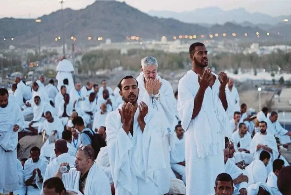 DI padang Arafah, tiada siapa bergelar orang kenamaan (VIP), sebaliknya semuanya tunduk dan memohon belas kasihan daripada Sang Pencipta. Foto REUTERS