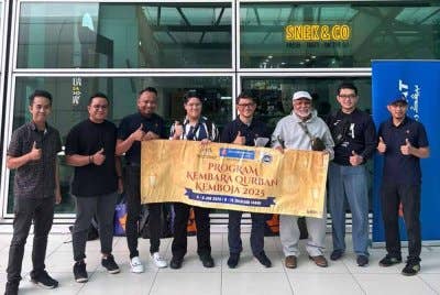 Wakil media yang berlepas ke Kemboja bagi menyertai program anjuran Bank Rakyat itu.