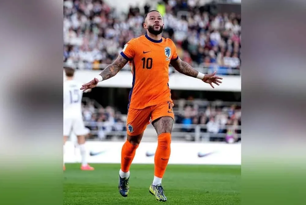 Depay meletakkan Belanda di depan ketika menentang Finland. Foto: Agensi
