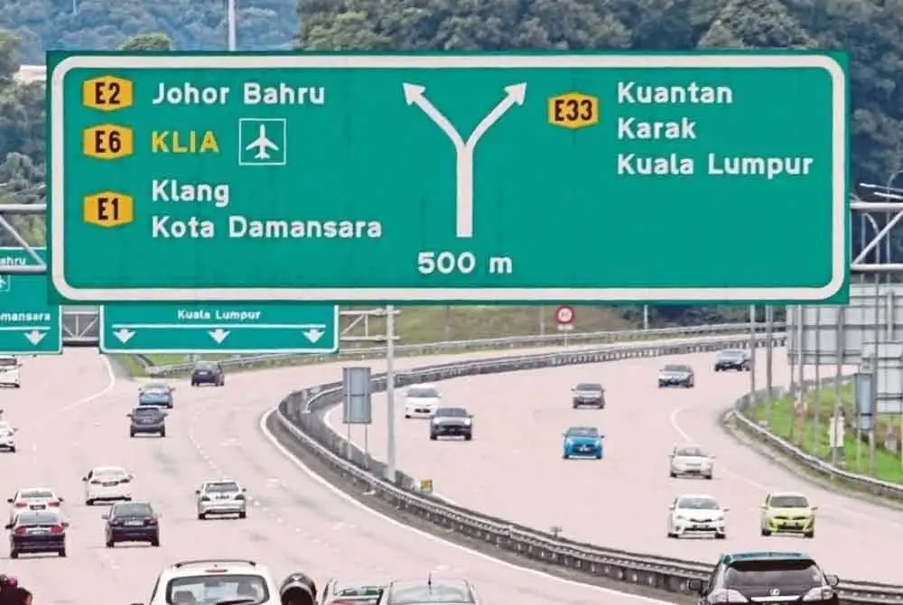 Sebanyak 30 lorong pintar diaktifkan di sepanjang Lebuhraya PLUS pada Ahad bagi memastikan trafik kekal lancar.