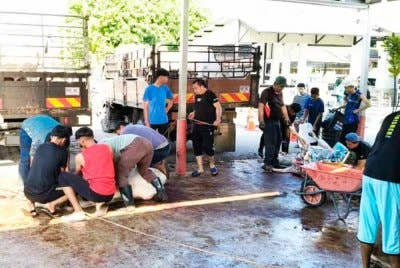 Urusan ibadah korban melibatkan penyertaan aktif masyarakat setempat.