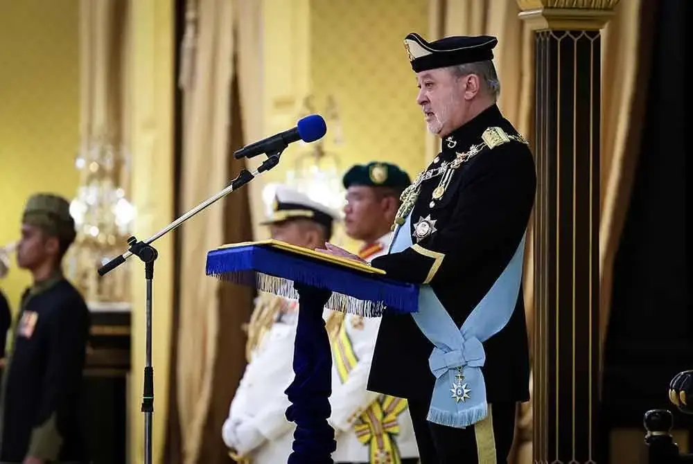 Sultan Ibrahim berkenan bertitah pada Istiadat Menghadap dan Istiadat Pengurniaan Darjah Kebesaran, Bintang dan Pingat Persekutuan 2025 bersempena Ulang Tahun Hari Keputeraan Rasmi Yang di-Pertuan Agong Sultan Ibrahim di Istana Negara. Foto Bernama