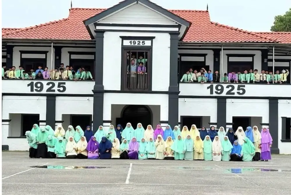 Tahun ini genap 100 tahun penubuhan Sekolah Menengah Agama (Atas) Sultan Zainal Abidin (SMAASZA) pada 1925 atau yang dahulu dikenali sebagai Sekolah Arab Sultan Zainal Abidin.