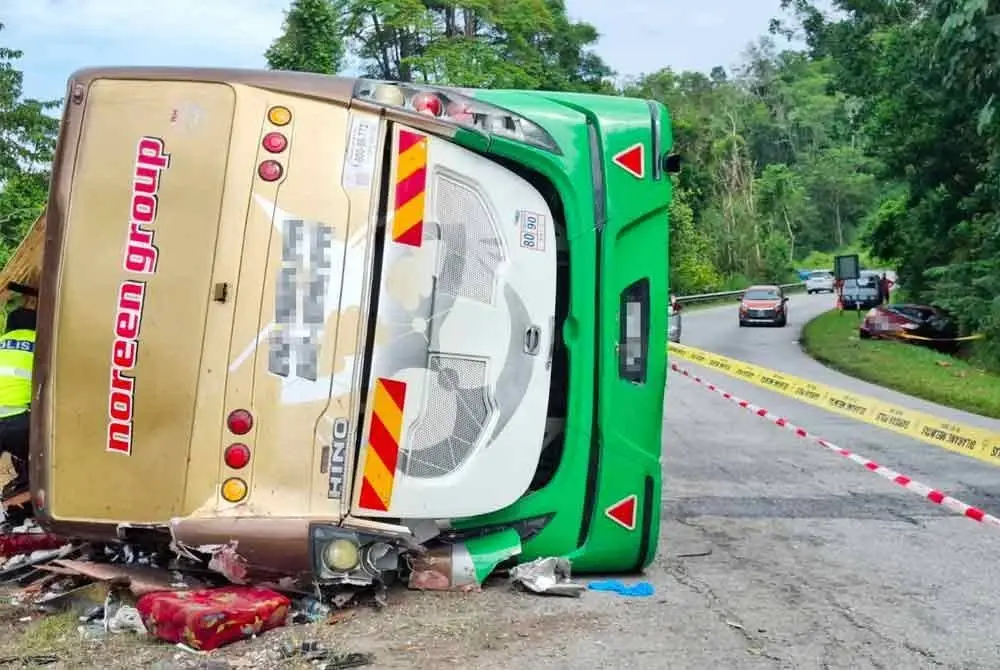 Bas yang membawa 42 pelajar dan dua pemandu itu merupakan kenderaan yang disewa oleh kumpulan pelajar UPSI untuk pulang ke kampus mereka di Tanjung Malim.