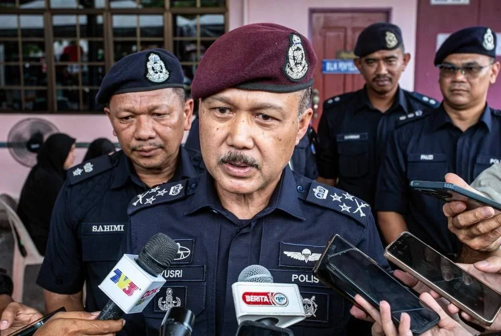 Pengarah Jabatan Siasatan dan Penguatkuasaan Trafik, Datuk Seri Mohd Yusri Hassan Basri ditemui media di Hospital Gerik hari ini berkaitan nahas kemalangan jalan raya di KM53 Jalan Raya Timur Barat (JRTB) Gerik-Jeli. Foto Bernama