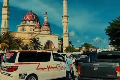 UniSZA dengan kerjasama wakil komuniti Besut, telah menyalurkan bantuan segera bagi menguruskan jenazah pelajar Universiti Pendidikan Sultan Idris (UPSI) yang terlibat nahas bas di Gerik.