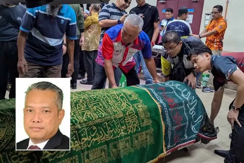 Md Amin (tiga dari kanan) turut membantu menguruskan jenazah pelajar UPSI yang maut dalam kemalangan di Gerik, Perak pada Isnin. Gambar kecil: Md Amin