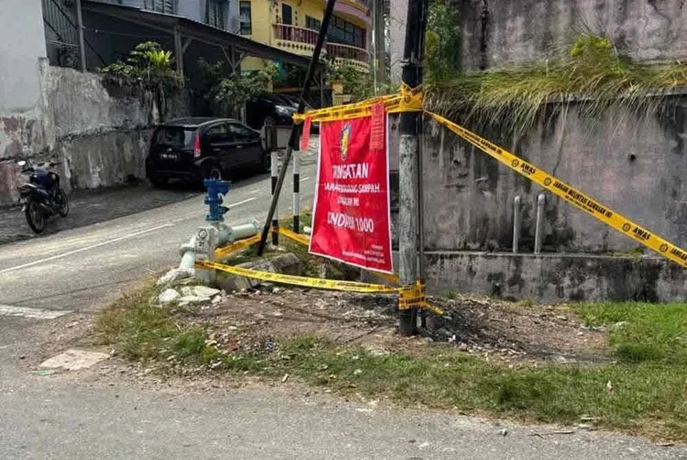 KDEBWM telah membersihkan tapak longgokan sampah haram di Kampung Tasek Tambahan. Foto: Facebook MPAJ