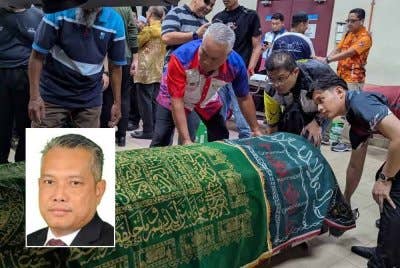 Md Amin (tiga dari kanan) turut membantu menguruskan jenazah pelajar UPSI yang maut dalam kemalangan di Gerik, Perak pada Isnin. Gambar kecil: Md Amin