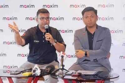 Mushfique (kiri) dan Hazwan ketika sidang akhbar Maxim Malaysia yang diadakan di ibu negara pada Selasa. FOTO SINAR HARIAN/ MOHD HALIM ABD WAHID.