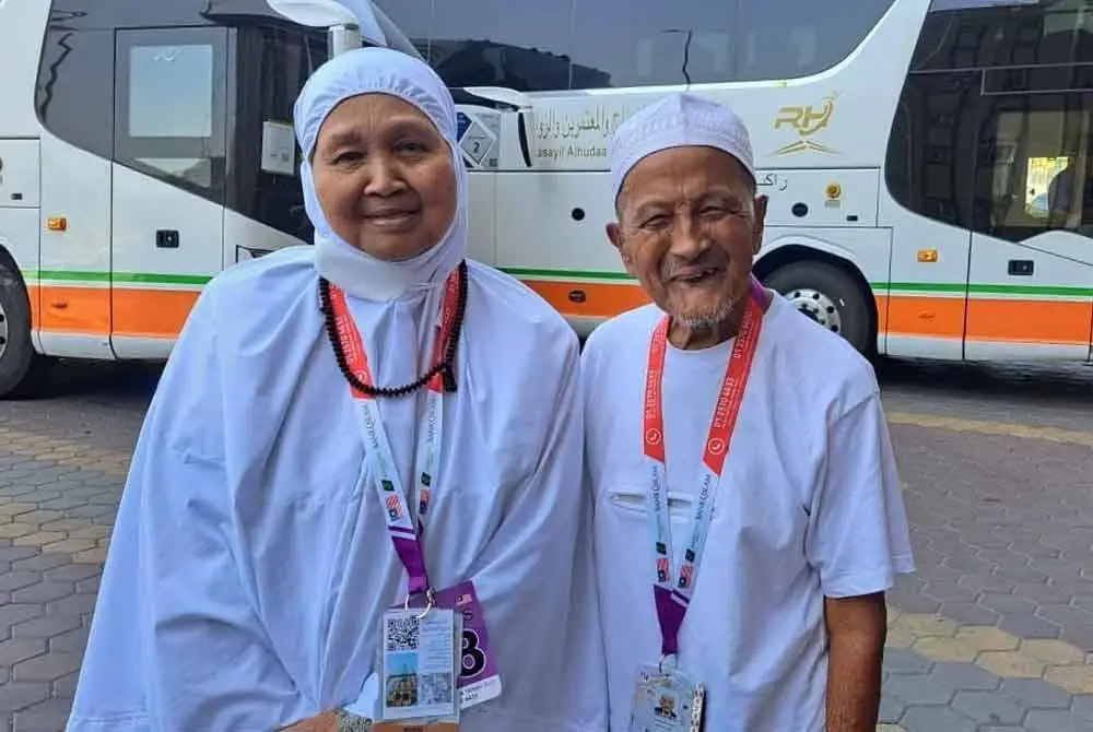 Yaacob dan isterinya, Hasnah bersyukur dapat menunaikan haji di Tanah Suci hasil bantuan cucunya.