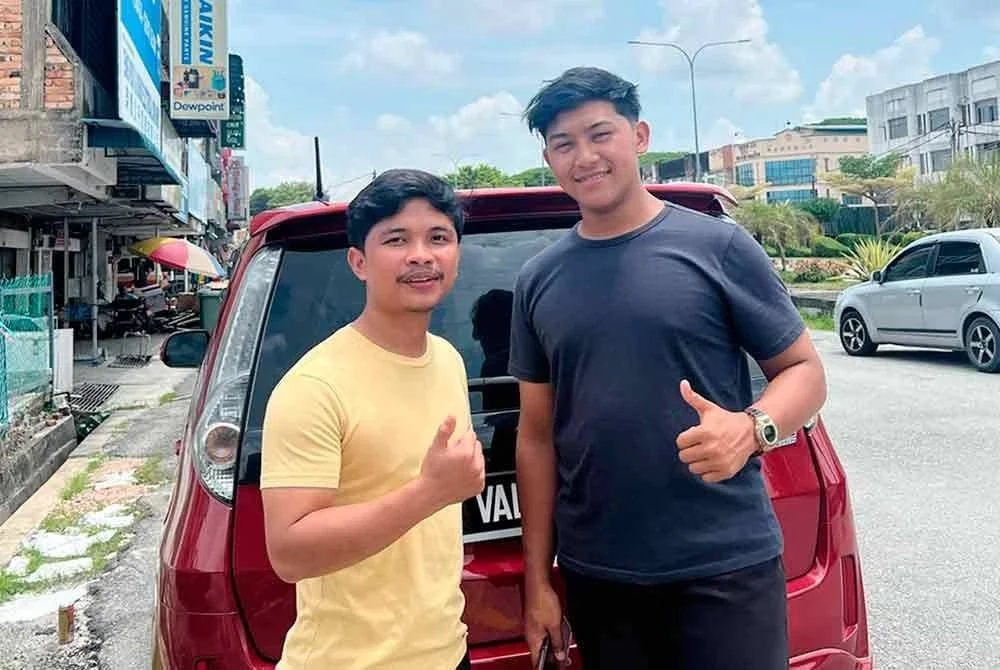 Muhammad Shafie (kanan) menganggap demam yang dialami sebagai hikmah apabila terselamat daripada kemalangan ngeri melibatkan sebuah bas di Gerik, Perak awal pagi Isnin.