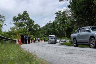 Tragedi di Kilometer 53 Jalan Raya Timur-Barat berhampiran Tasik Banding, Gerik, Perak yang meragut nyawa 15 penuntut Universiti Pendidikan Sultan Idris (UPSI) pada Isnin lalu sekali lagi menjadi episod keluhan yang tidak berkesudahan.