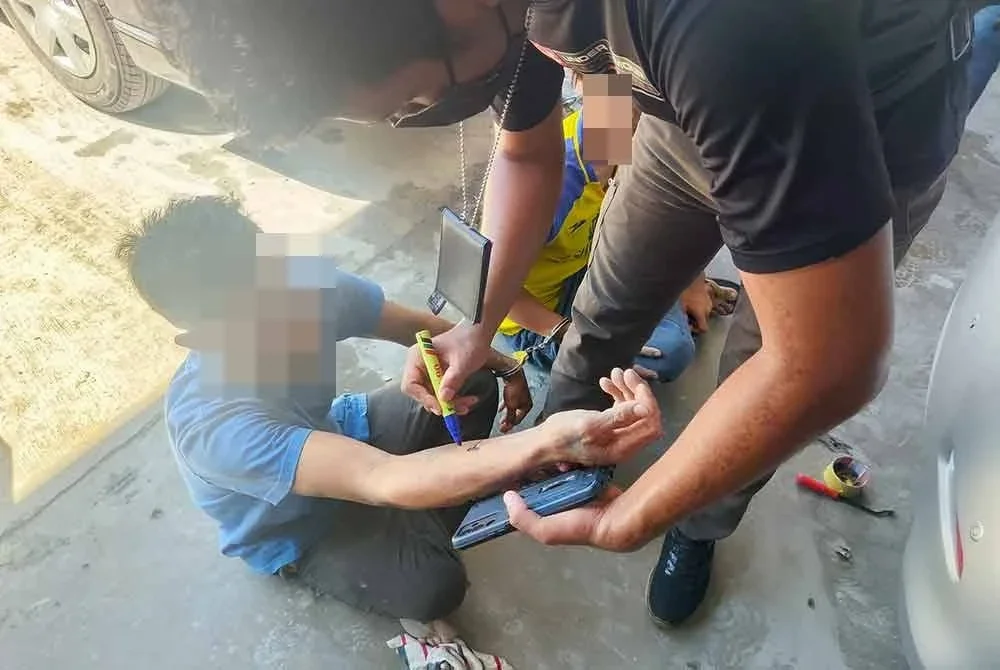 Tindakan nekad beberapa PATI terjun ke dalam parit gagal apabila ditahan dalam operasi JIM Selangor di sekitar Puchong pada Rabu.