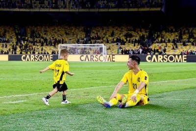 Liam-Zayn dan Cools meraikan kemenangan bersejarah Hariamu Malaya di Bukit Jalil. Foto Dion Cools