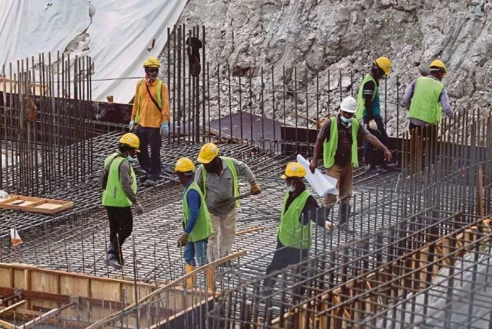 Kerajaan digesa agar mempertimbangkan semula cadangan untuk meluaskan pelaksanaan SST ke dalam industri pembinaan. Gambar hiasan