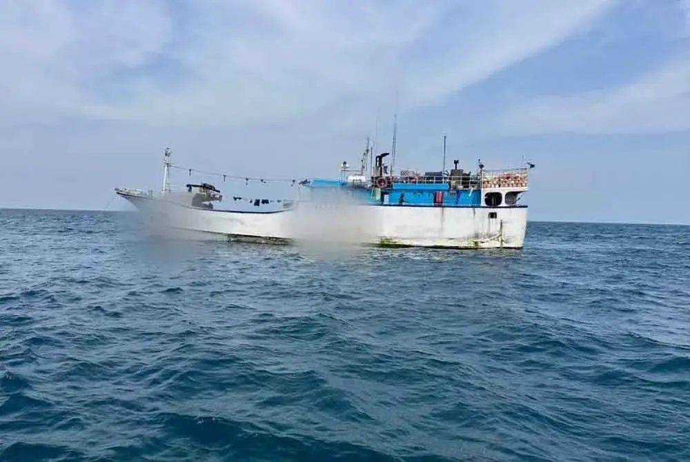 Vesel ini tidak mempunyai kebenaran untuk bersauh daripada Pengarah Jabatan Laut Malaysia.