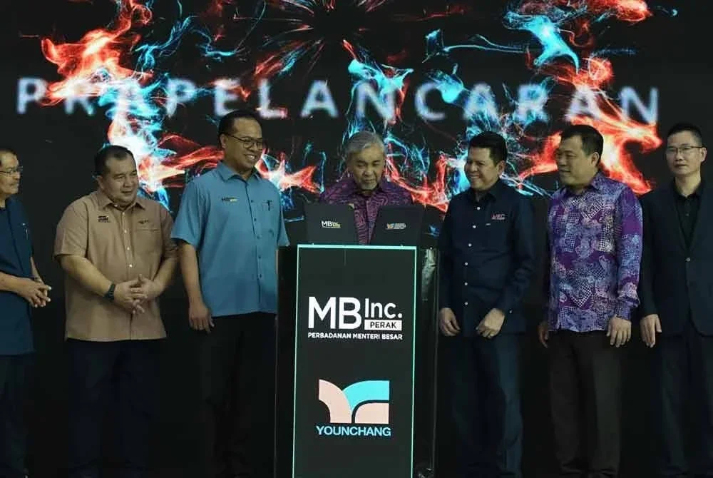 Ahmad Zahid merasmikan majlis prapelancaran BDIFIP di Dewan Dato' Lope Hashim di Bagan Datuk.