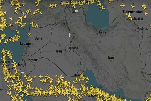 Peta laluan penerbangan di ruang udara Asia Barat ketika Iran melancarkan serangan balas ke atas Israel. Foto Agensi