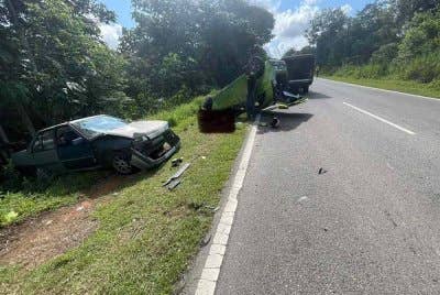 Keadaan kenderaan yang dinaiki mangsa dalam kejadian kemalangan di Kilometer 12.5 Jalan Kulai-Kota Tinggi pada pagi Ahad.