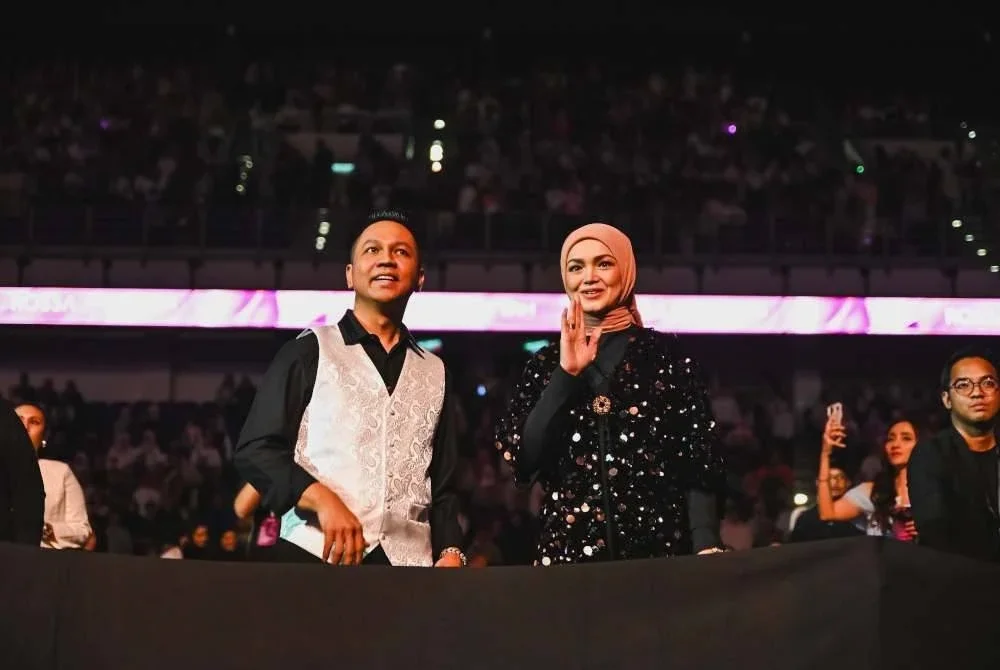 Walaupun hadir sebagai penonton, Siti sempat menyumbangkan suara untuk lagu Percayalah. Foto Yayasan Prihatin Nasional