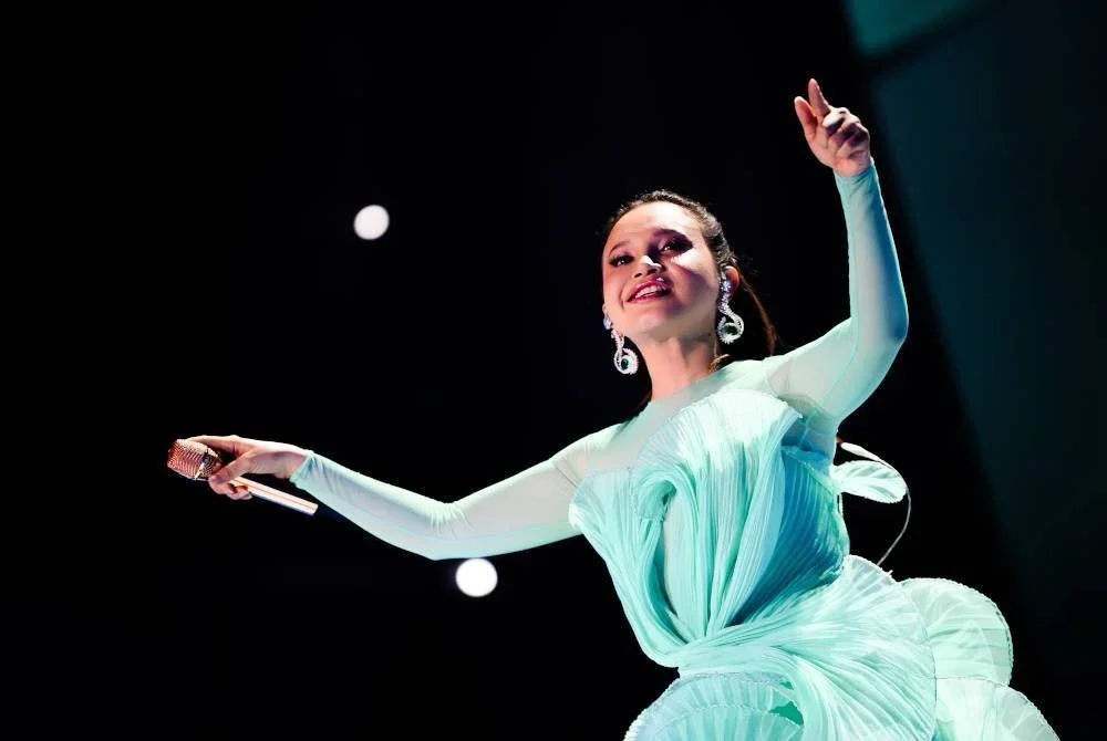 Rossa membuktikan keunggulannya sebagai penghibur sejati yang menjadikan pentas sebagai nadi jiwanya. Foto Yayasan Prihatin Nasional