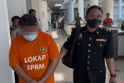 Antara individu yang ditahan untuk siasatan kes penyelewengan dana sumbangan orang ramai.