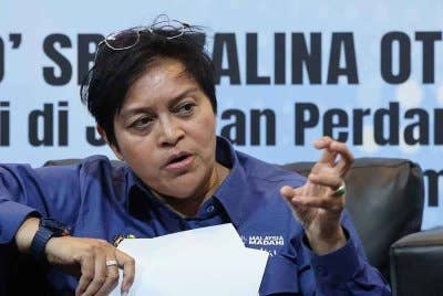 Azalina ketika sidang media pada Majlis Perhimpunan Bulanan dan Majlis Peluncuran Akademi Perundangan Negara di Auditorium, Akademi Perundangan Negara pada Isnin. Foto Bernama